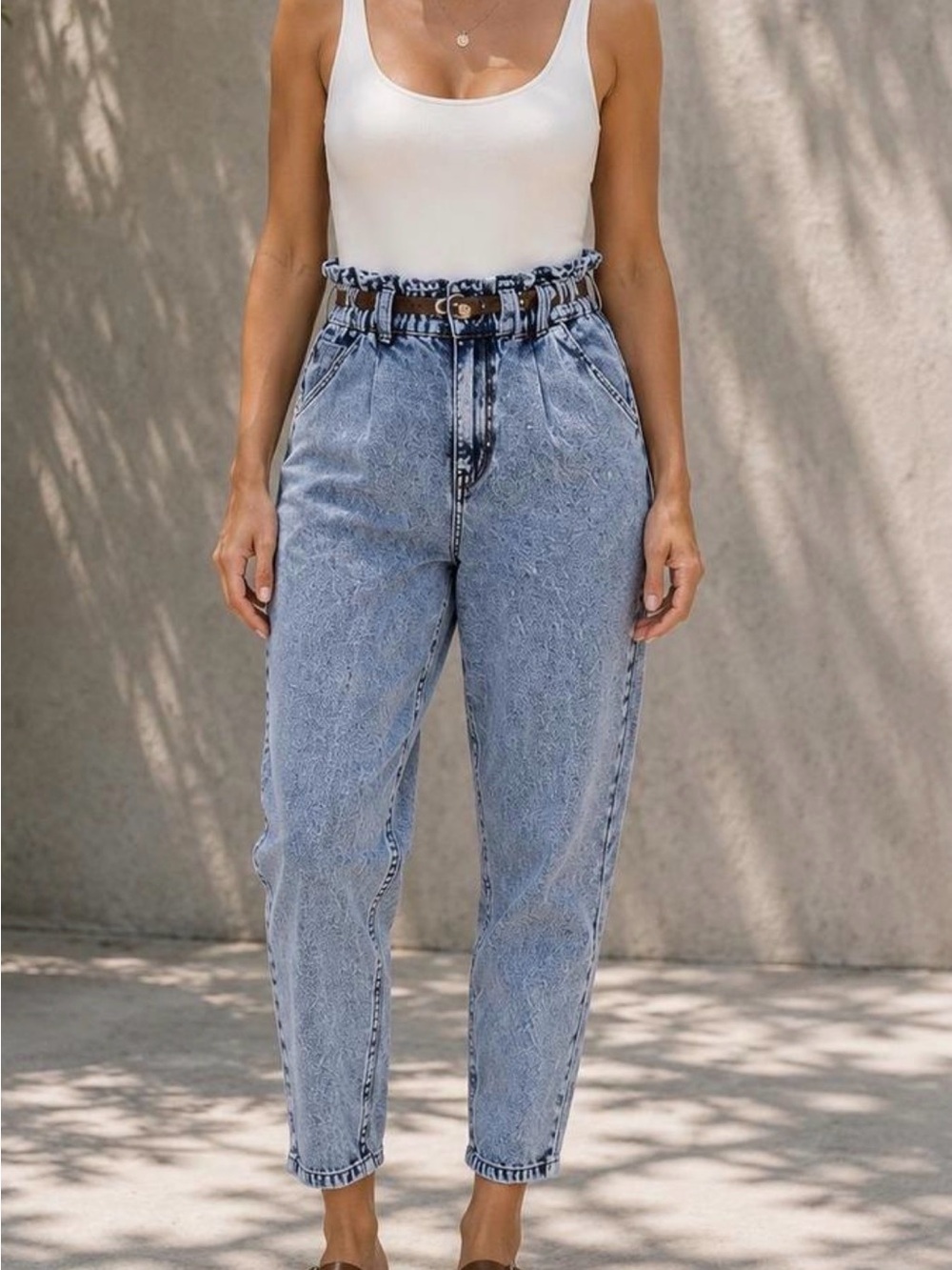 Zara High-Rise Paperbag Jeans in Light Blue. Size 6